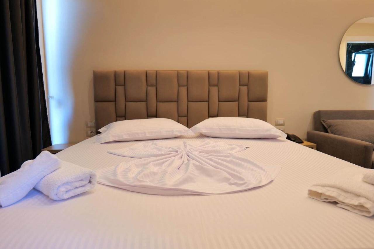 Alexander Hotel
