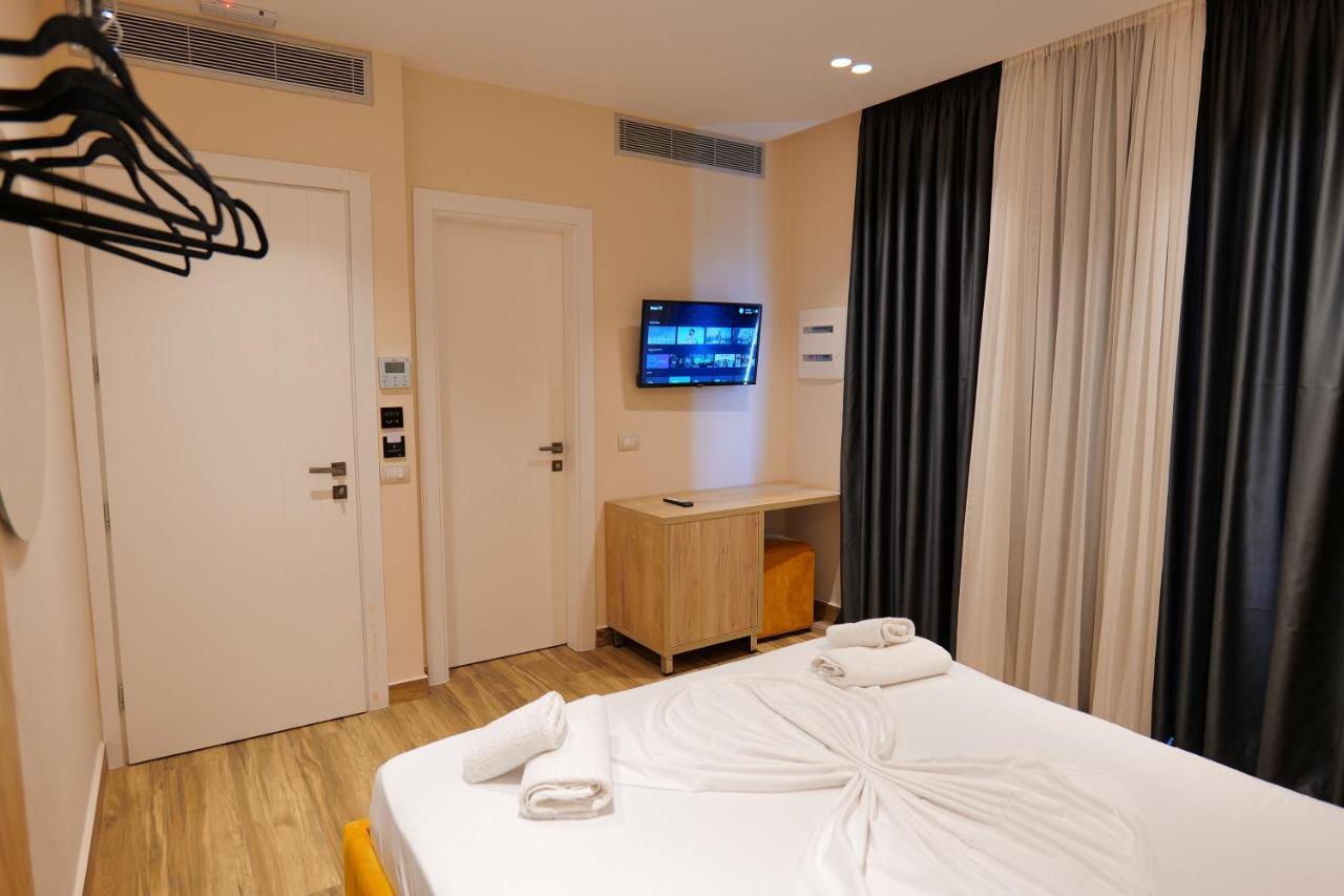 Alexander Hotel